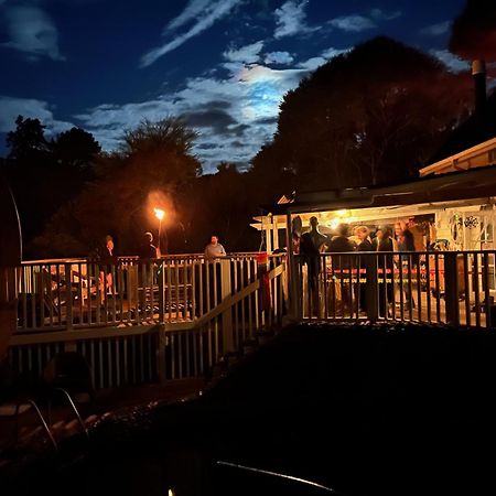 Hekerua Lodge Backpackers Oneroa Exterior foto