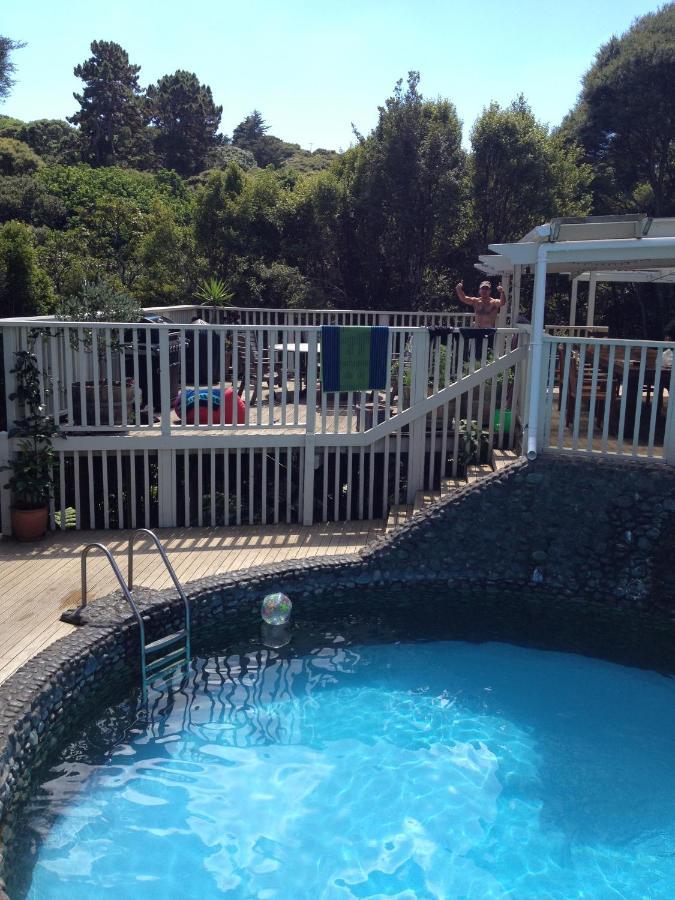Hekerua Lodge Backpackers Oneroa Exterior foto