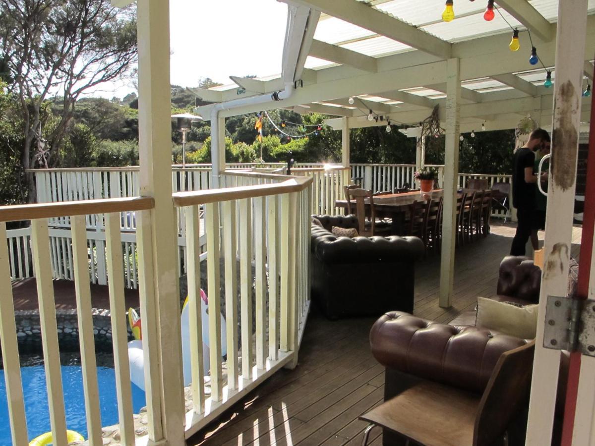 Hekerua Lodge Backpackers Oneroa Exterior foto