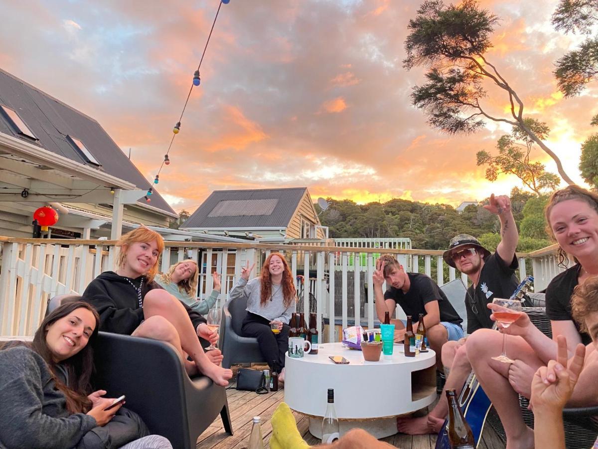 Hekerua Lodge Backpackers Oneroa Exterior foto
